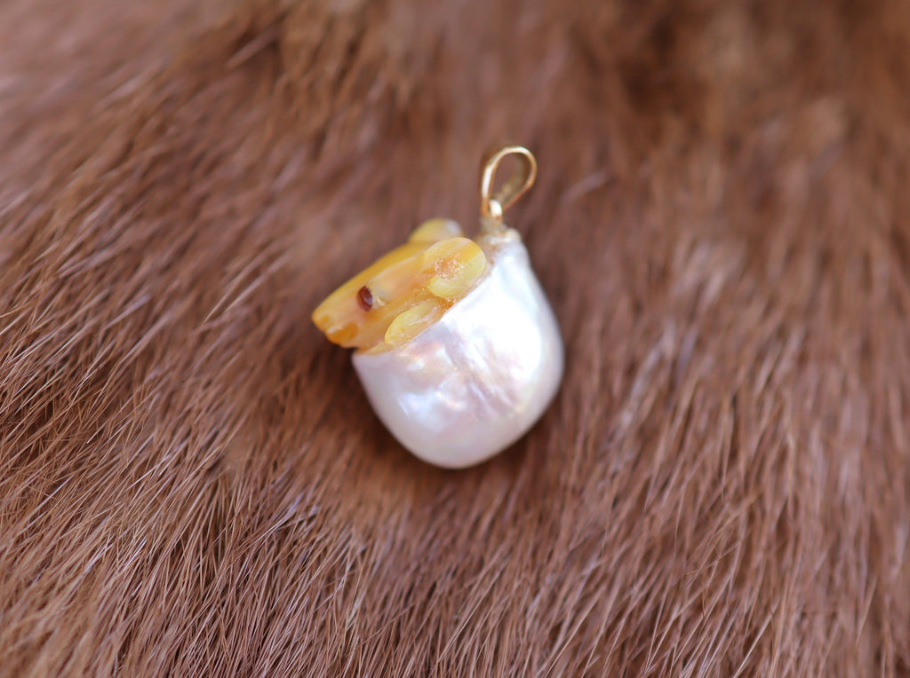 Mother of Pearl and Pearl in 9ct Gold