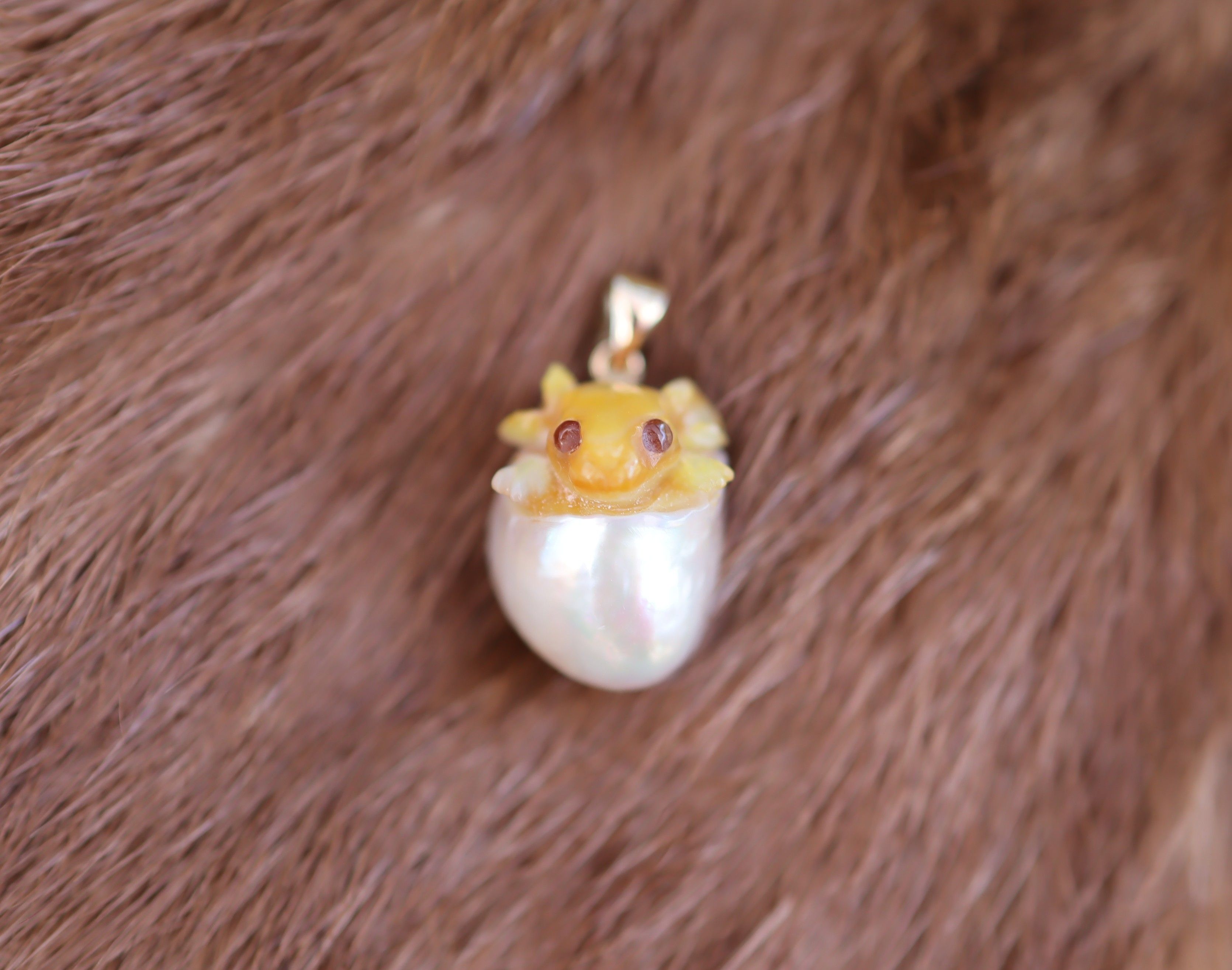 Mother of Pearl and Pearl in 9ct Gold