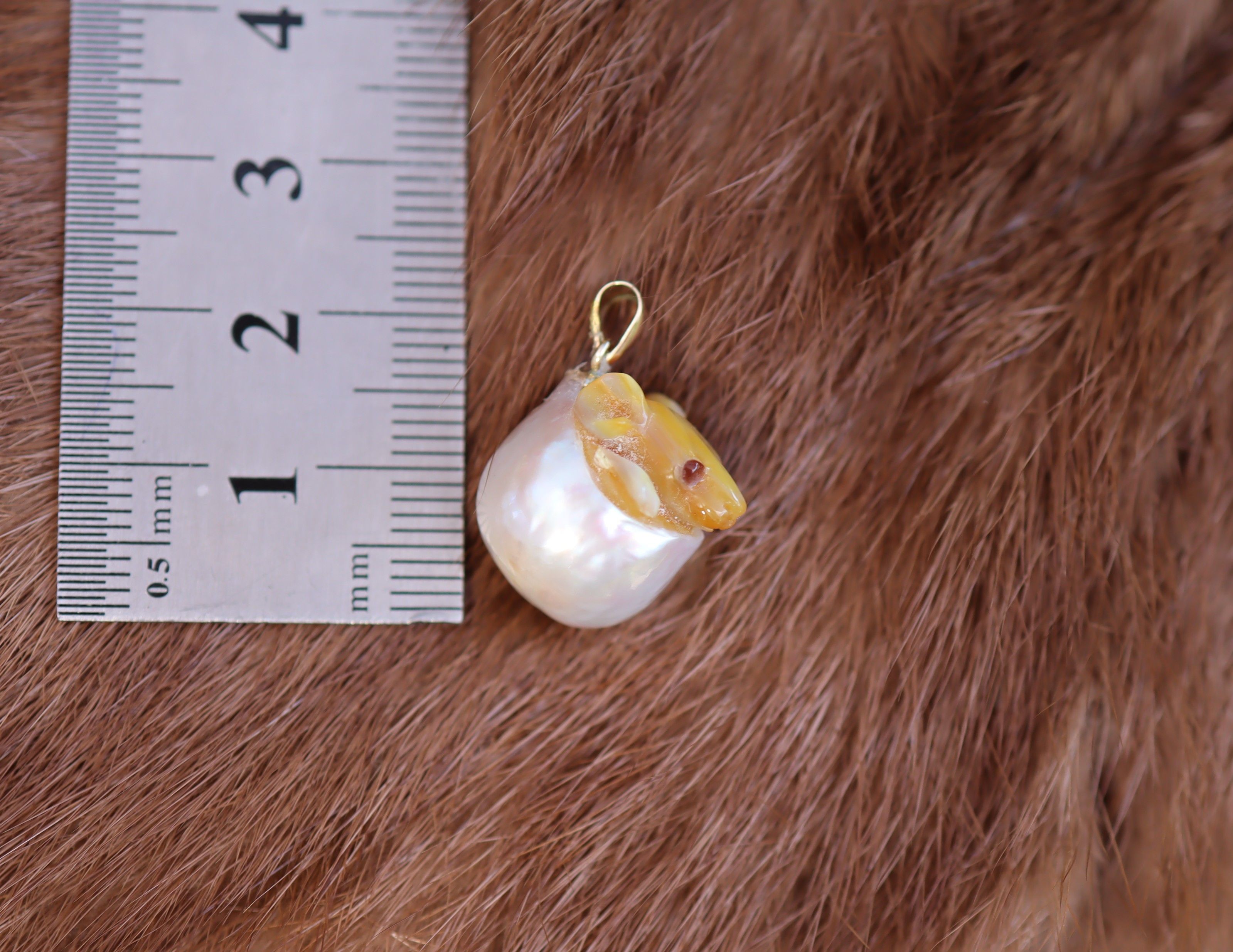 Mother of Pearl and Pearl in 9ct Gold