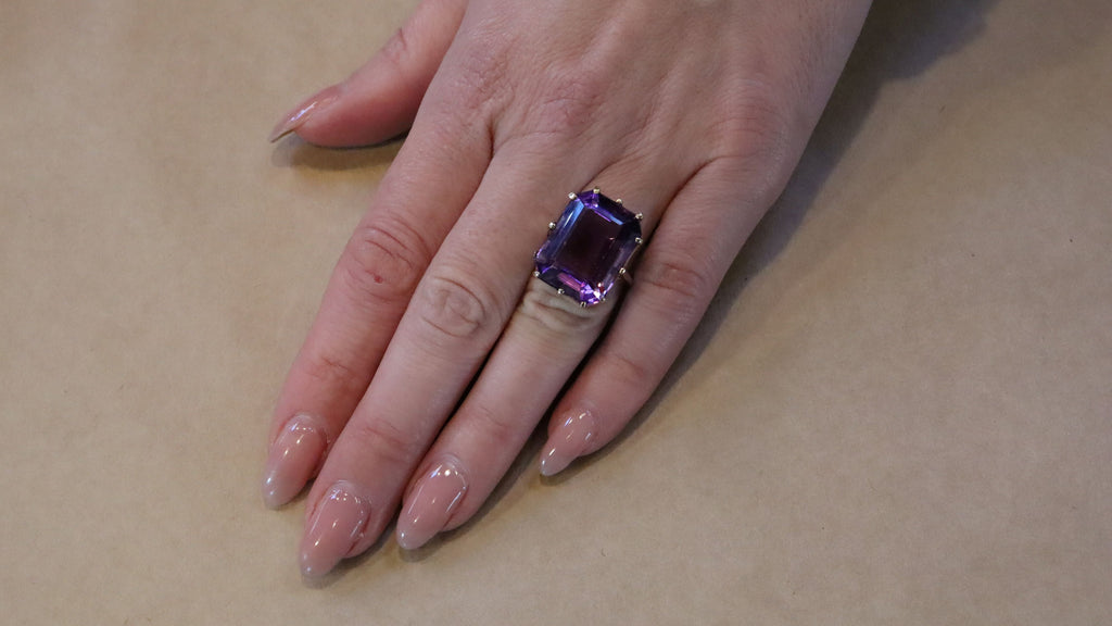 18ct Gold Large Amethyst Ring