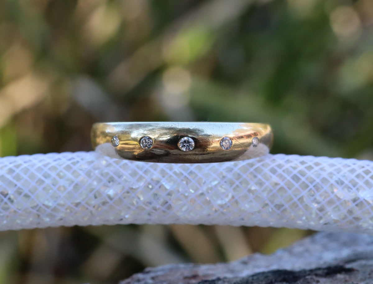 Diamond Wedding Ring in 9ct Gold