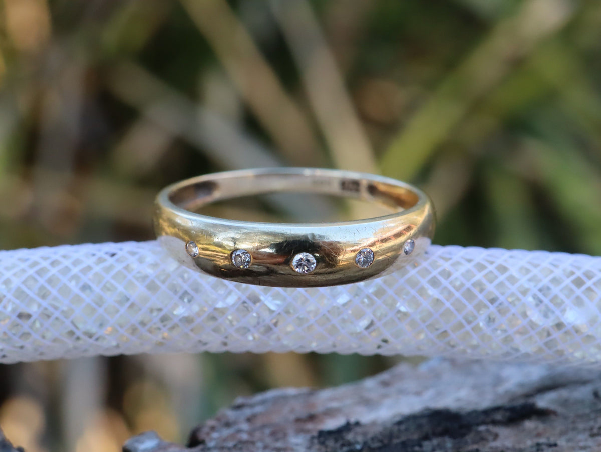 Diamond Wedding Ring in 9ct Gold