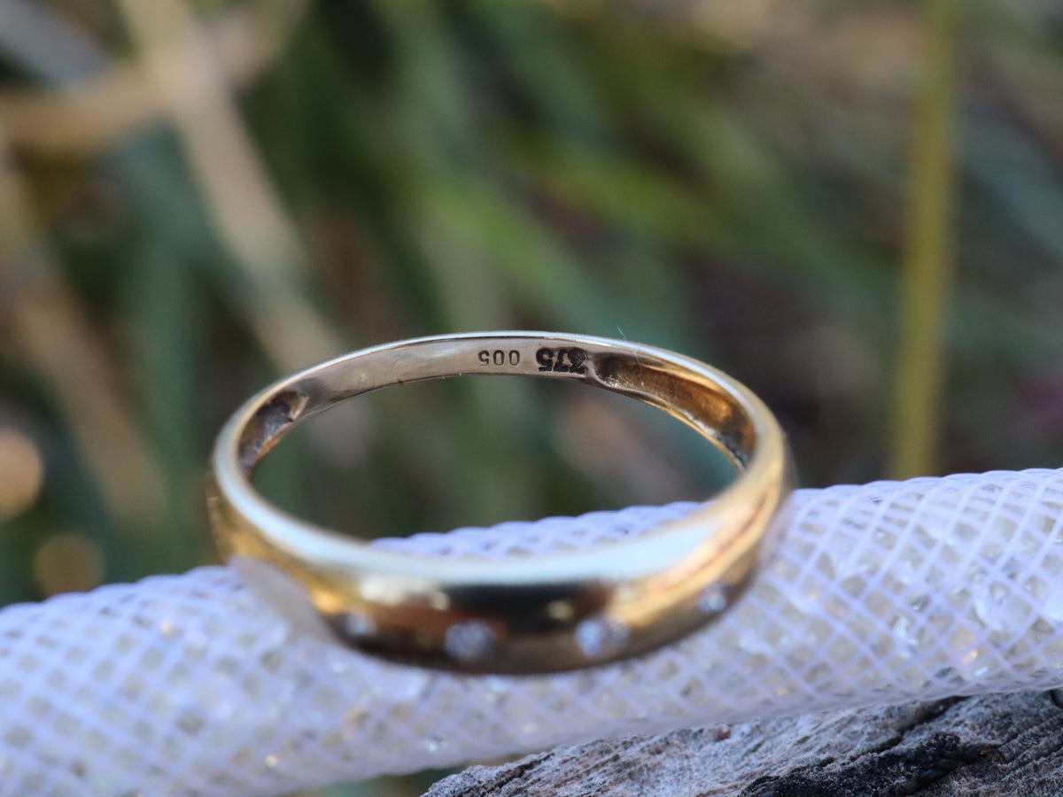 Diamond Wedding Ring in 9ct Gold
