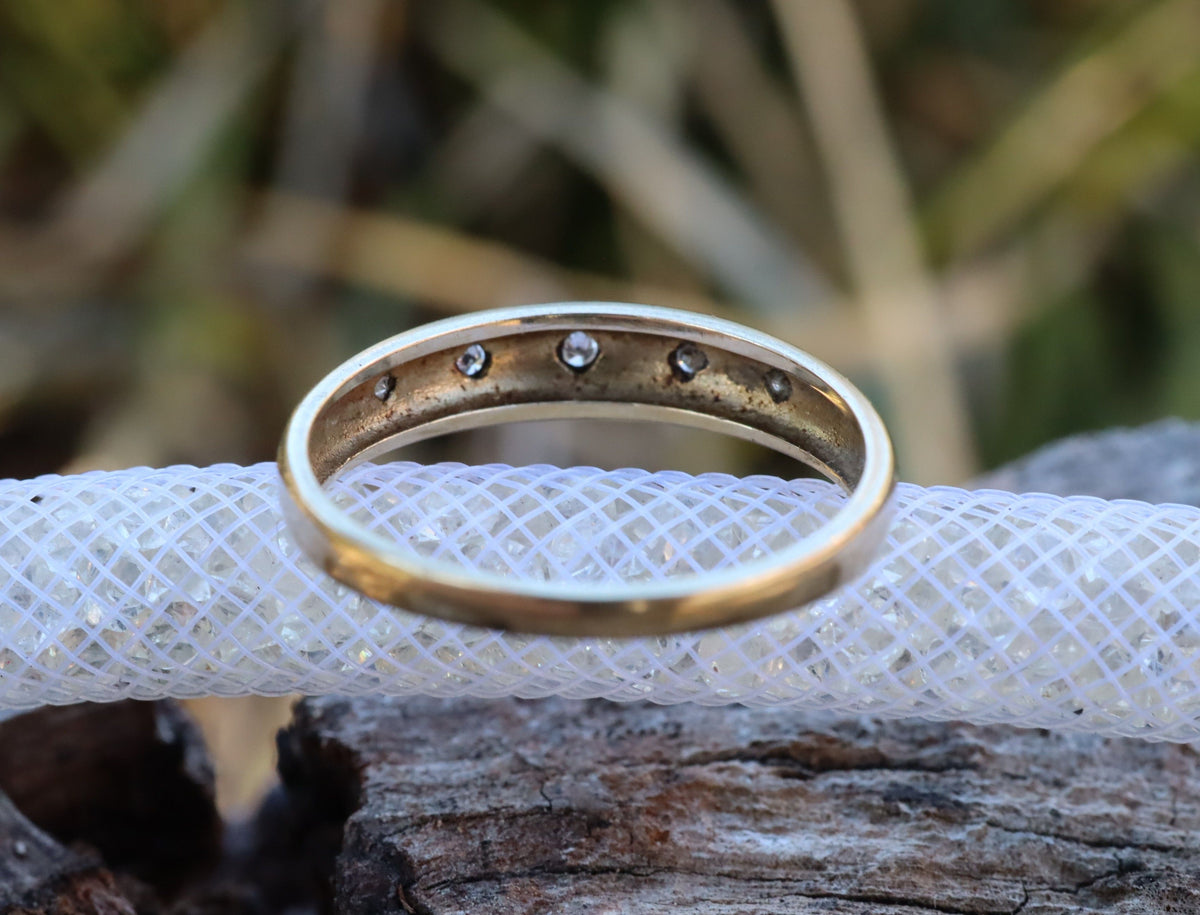 Diamond Wedding Ring in 9ct Gold